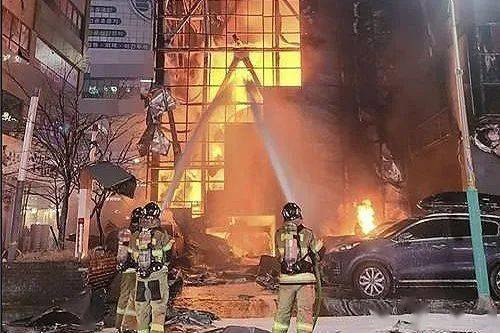 杏彩体育酒店案例酒店火灾案例视频突发！18层酒店发生火灾