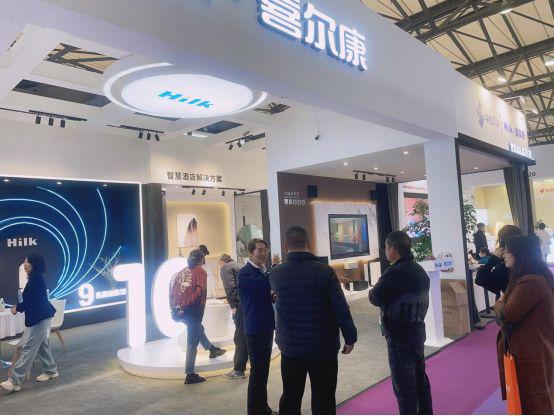 杏彩体育智能机器人功能介绍酒店案例智慧酒店经典案例喜尔康众多智慧酒店解决方案亮相